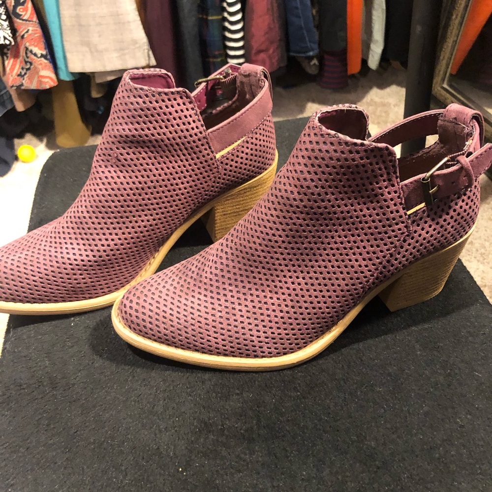 Only wore a couple times to big size 8